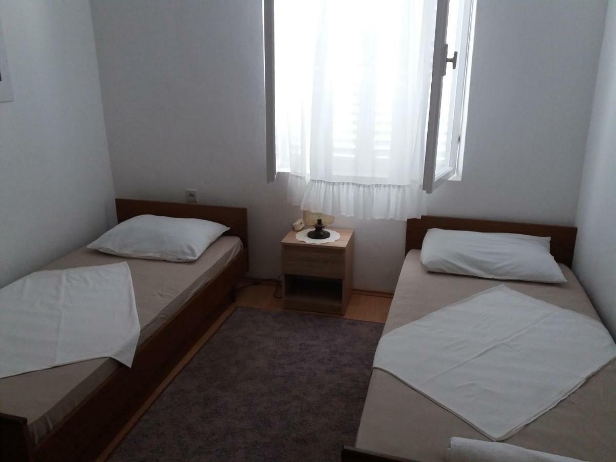 Apartman Nona Povljana Esterno foto