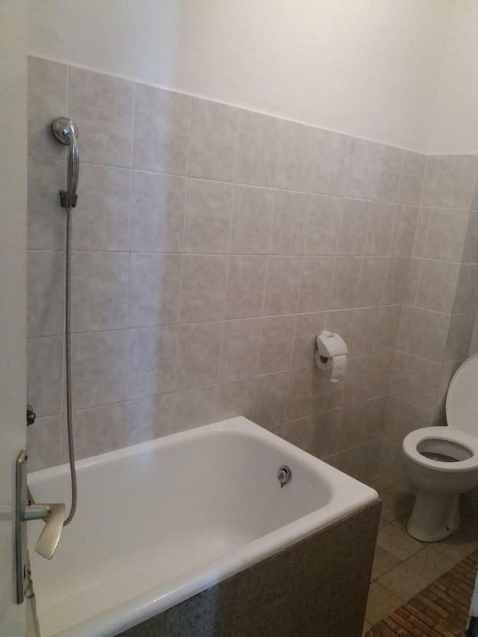 Apartman Nona Povljana Esterno foto