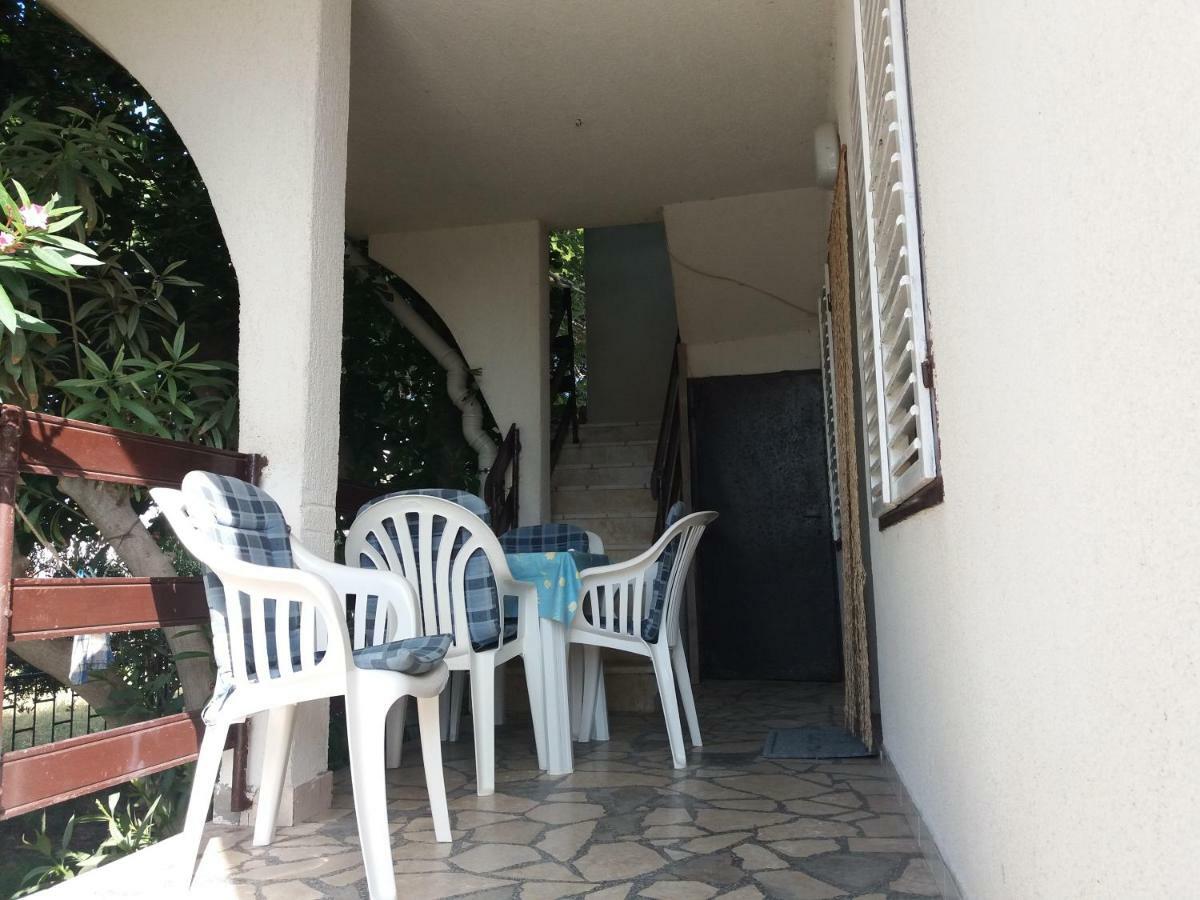 Apartman Nona Povljana Esterno foto