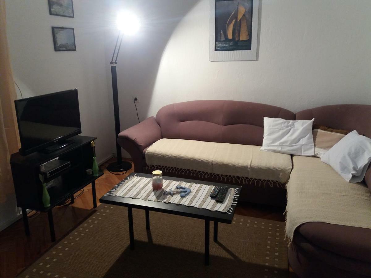 Apartman Nona Povljana Esterno foto