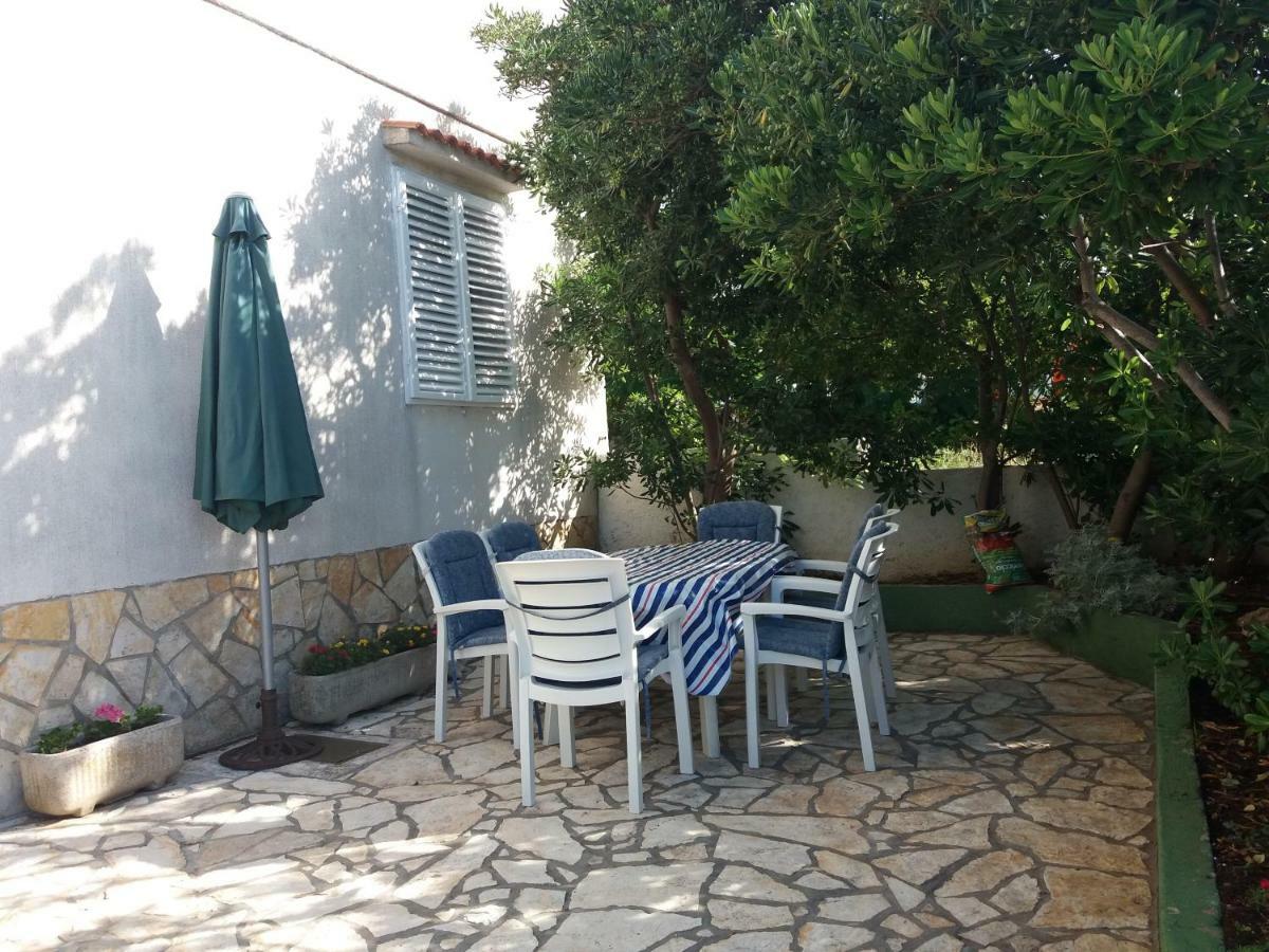 Apartman Nona Povljana Esterno foto