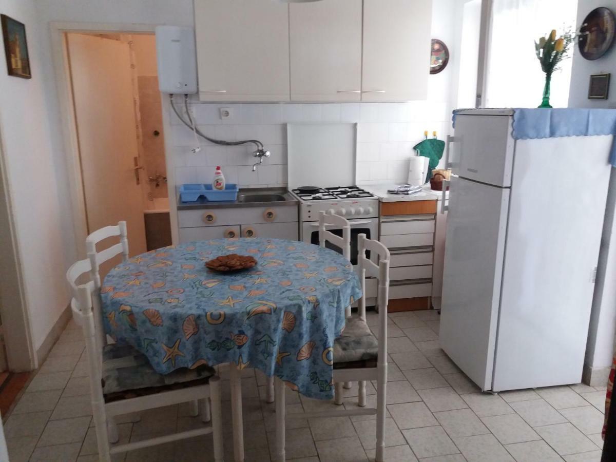 Apartman Nona Povljana Esterno foto